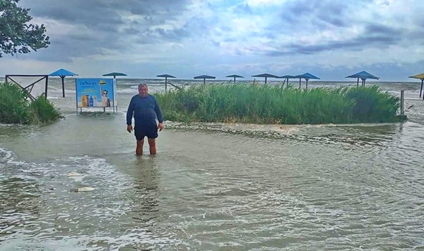 Пляжи на курортах Запорожской области ушли под воду. ФОТО