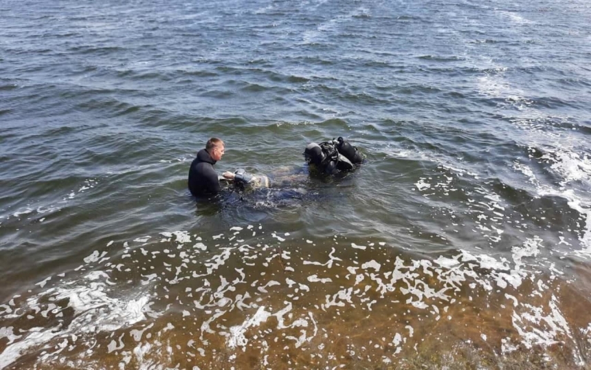 В Харьковской области спасатели достали из воды тела двух подростков