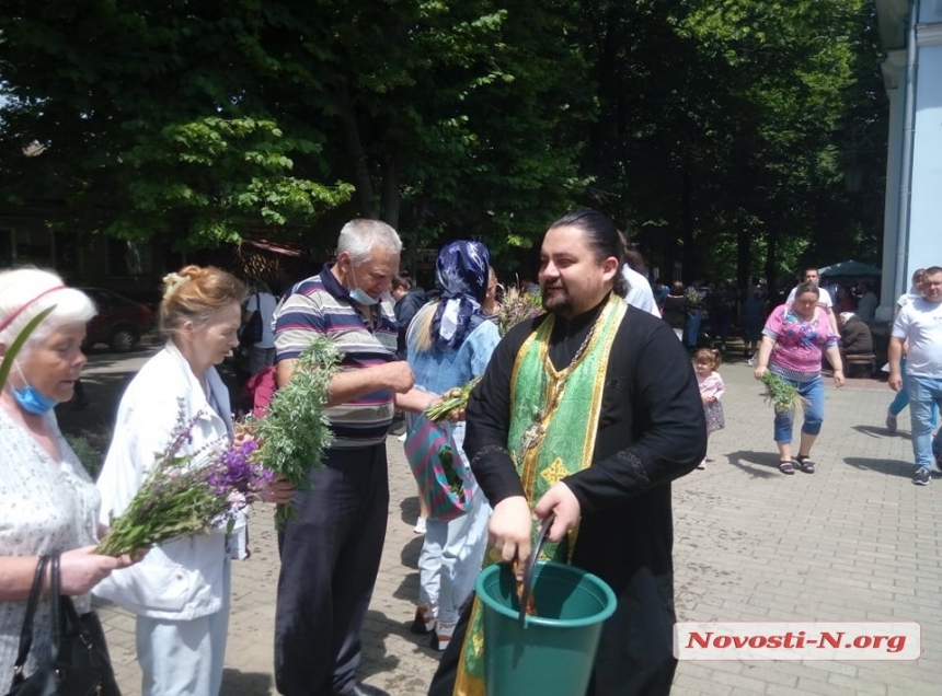 В Николаеве православные отпраздновали Троицу