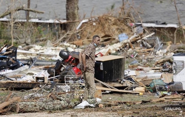 Тропический шторм в США унес жизни более десяти человек