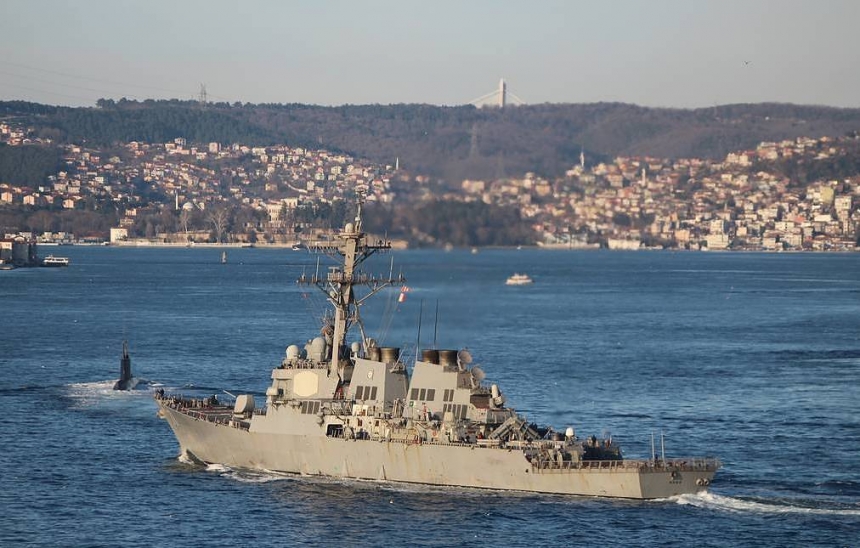 Россия приступила к контролю за действиями американского эсминца в Черном море
