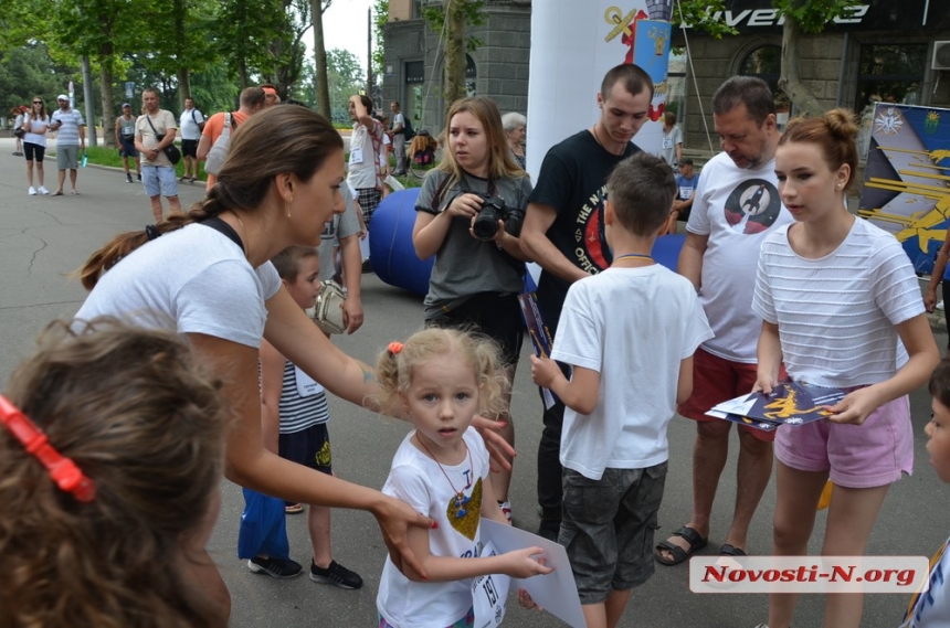 В центре Николаева проходит забег — участвуют дети и взрослые (ФОТО)