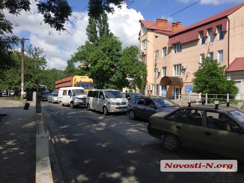 Пробки в Николаеве: в мэрии проводят исполком, чтобы запретить фурам въезд в город до вечера