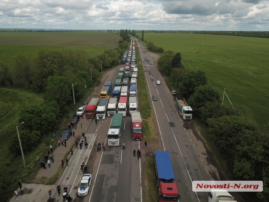 Зеленский подписал закон об автоматической фиксации веса и габаритов на дорогах