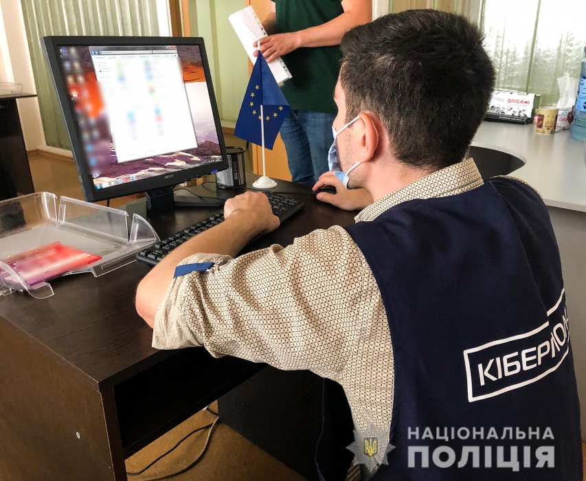 В Николаеве разоблачили call-центр, через который мошенники крали деньги с банковских карт