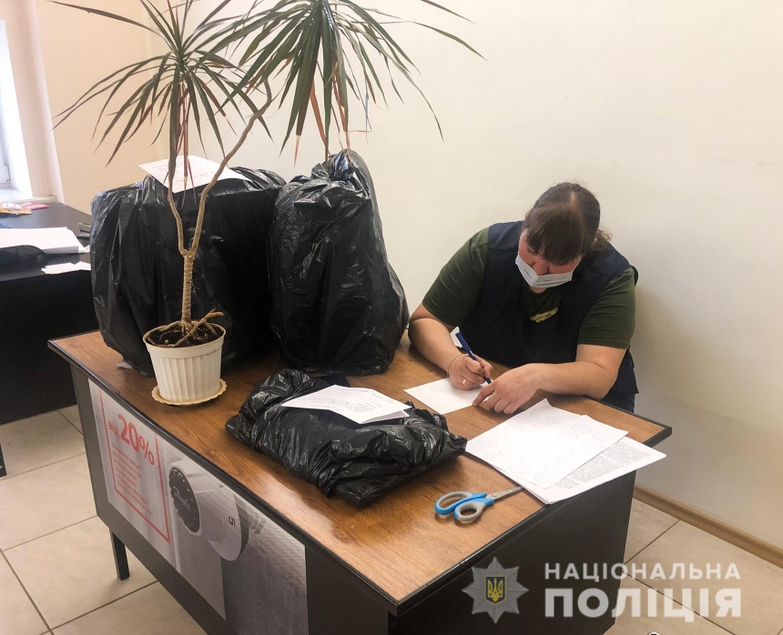 В Николаеве разоблачили call-центр, через который мошенники крали деньги с банковских карт