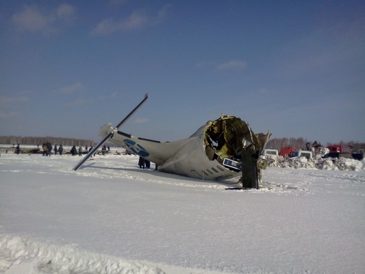 В России рухнул самолет: 32 человека погибли, 11 чудом выжили
