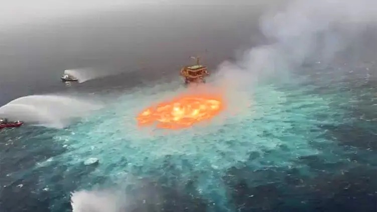 «Огненное око»: в Мексиканском проливе из-за пожара нефтепровода «горела вода» (видео)