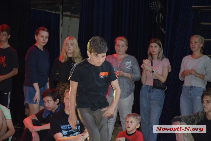 Танцевали и подтягивались: как в Николаеве прошел фестиваль уличных культур (фоторепортаж)