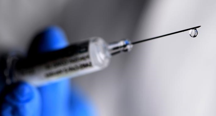 Плановую вакцинацию рекомендуют проводить через 28 дней после прививки от COVID