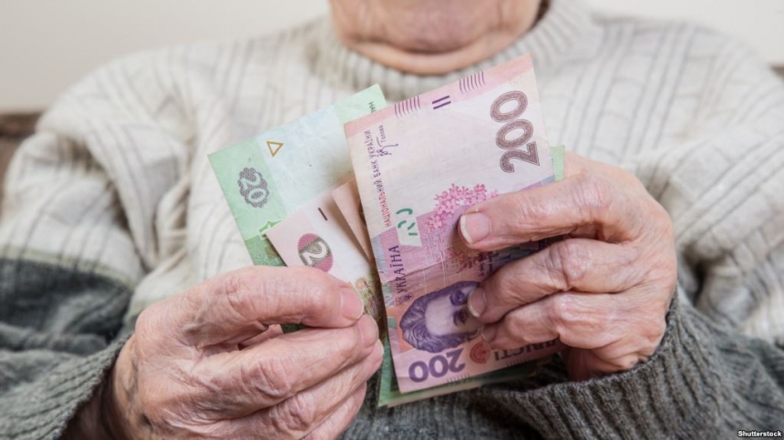 Пенсионеры старше 75 лет с октября будут получать не менее 2500 грн, - Лазебная