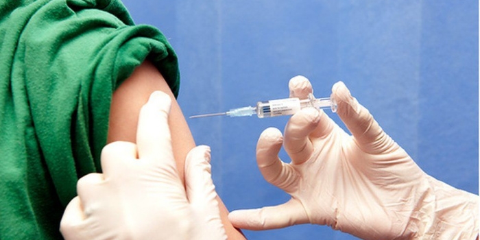 Минздрав не рекомендует проводить плановые прививки одновременно с вакцинацией против коронавируса