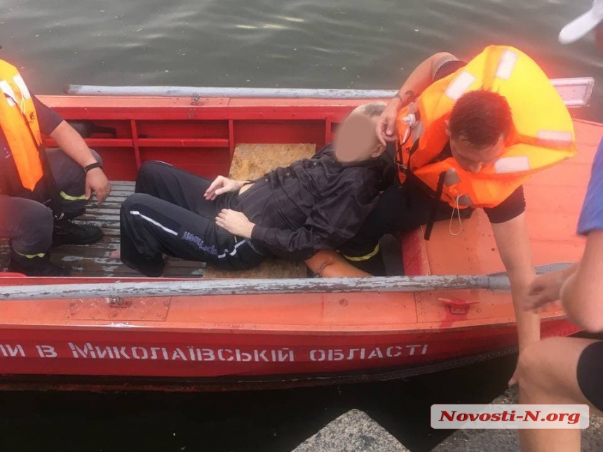 В Николаеве спасли самоубийцу, бросившегося с Ингульского моста