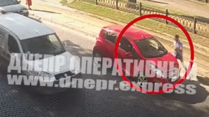 В центре Днепра неизвестный в упор выстрелил в голову водителю (видео)