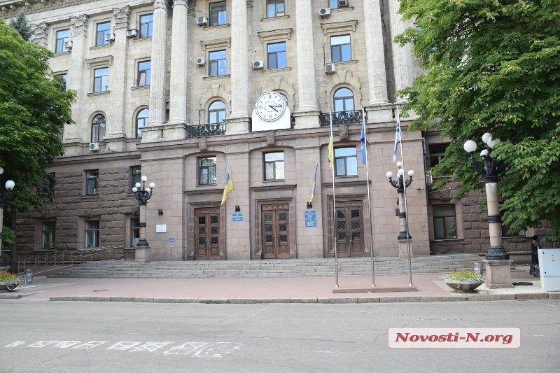 Авто для мэра за 1,2 млн: в Николаеве хотят утвердить граничные суммы расходов на чиновников