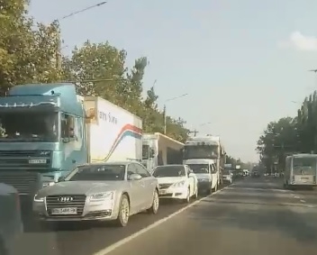 В Николаеве ПГУ застыл в пробке