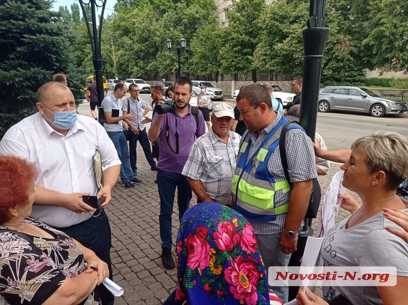 «Доманевская полиция крышует фермера!» - в Николаеве с протестом вышли собственники паев