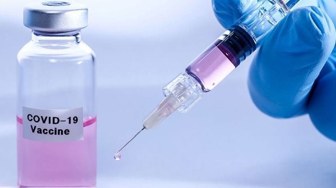 Минздрав планирует ввести  в протокол третью дозу вакцины