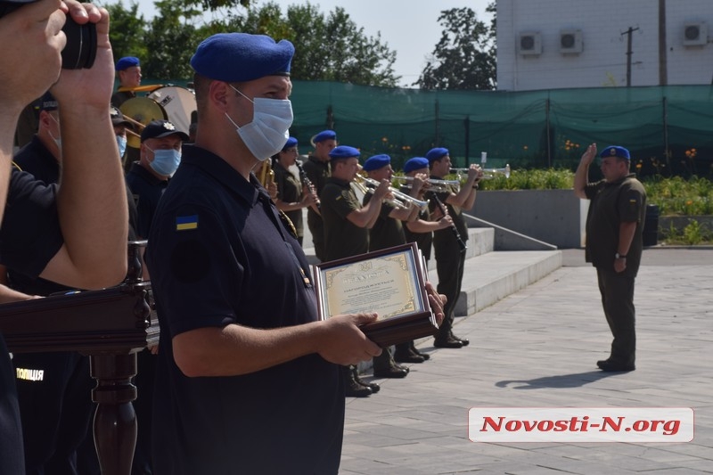 В Николаеве нацгвардейцы торжественно вышли на патрулирование улиц (фоторепортаж)
