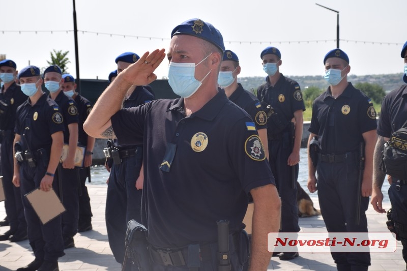 В Николаеве нацгвардейцы торжественно вышли на патрулирование улиц (фоторепортаж)