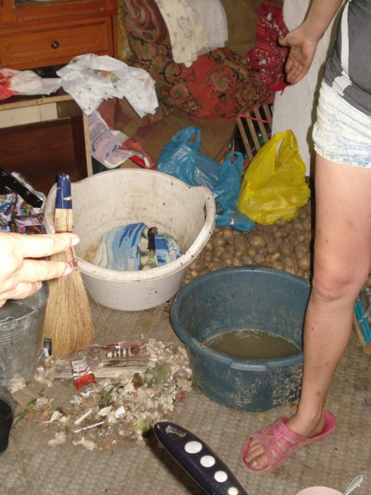 «Еды нет, мать пьяная»: в Николаевской области проверили условия жизни многодетной семьи
