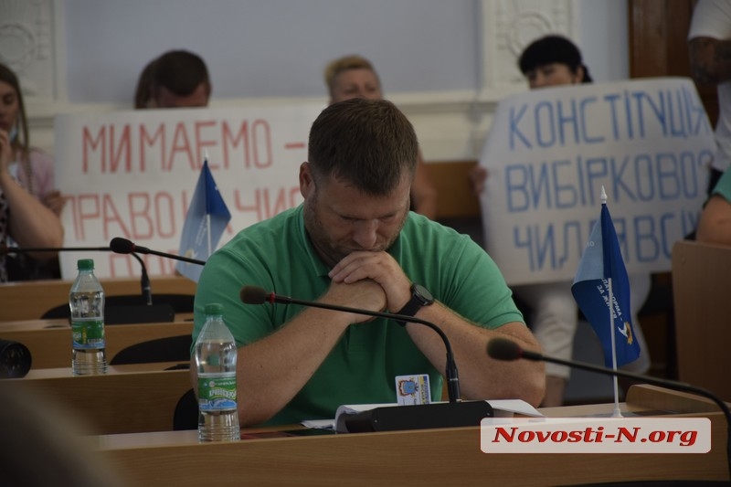 «Подковерные игры» и отказ от голосования: как прошла самая короткая сессия Николаевского горсовета (фоторепортаж)