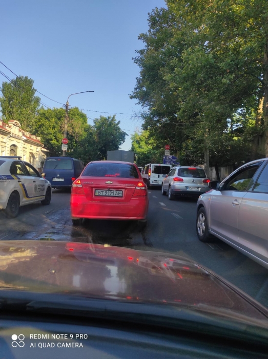 На подъездах к Варваровскому мосту в Николаеве вновь образовались пробки
