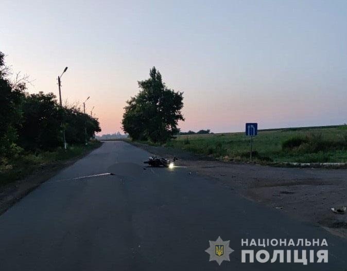 В Николаевской области мотоциклист сбил пешехода и погиб