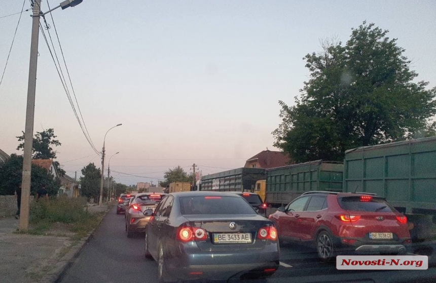 Вечером в воскресенье вновь возникла пробка при въезде в Николаев со стороны Одессы