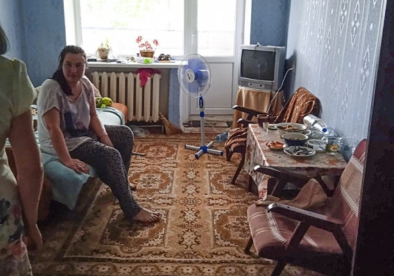 Житель Первомайска пытался выбросить годовалого малыша из окна
