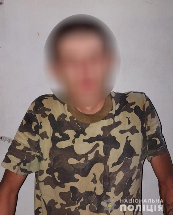 Изнасиловал возле машины