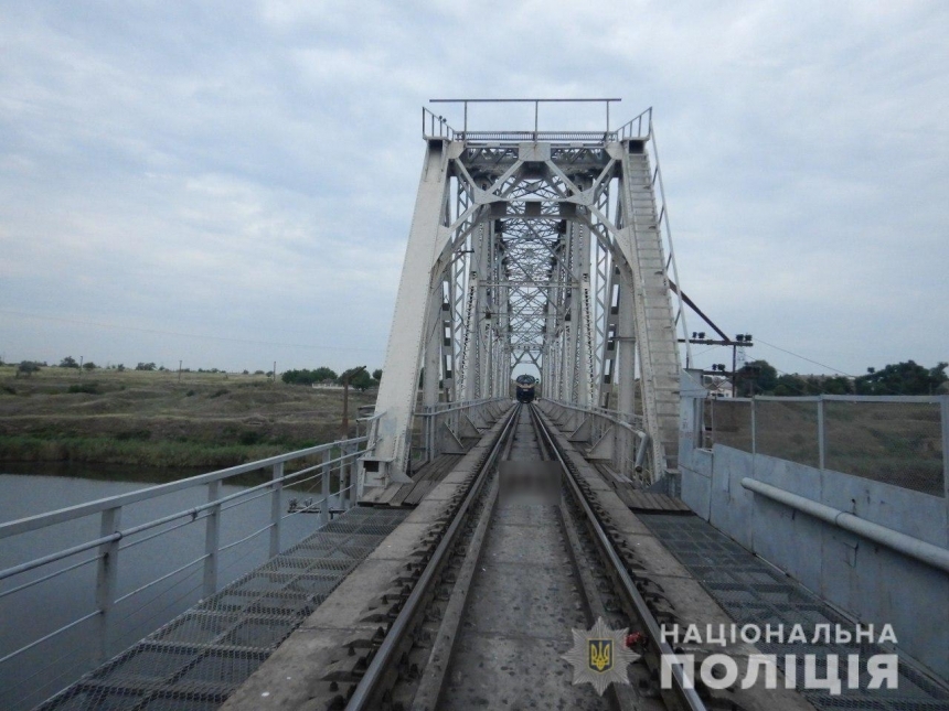 Появились подробности гибели вооруженного охранника ж/д моста в Николаеве