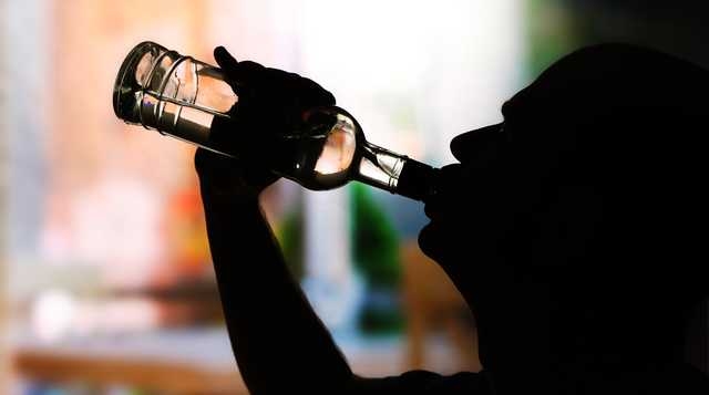 Украинцы стали в 4 раза меньше умирать из-за алкоголя