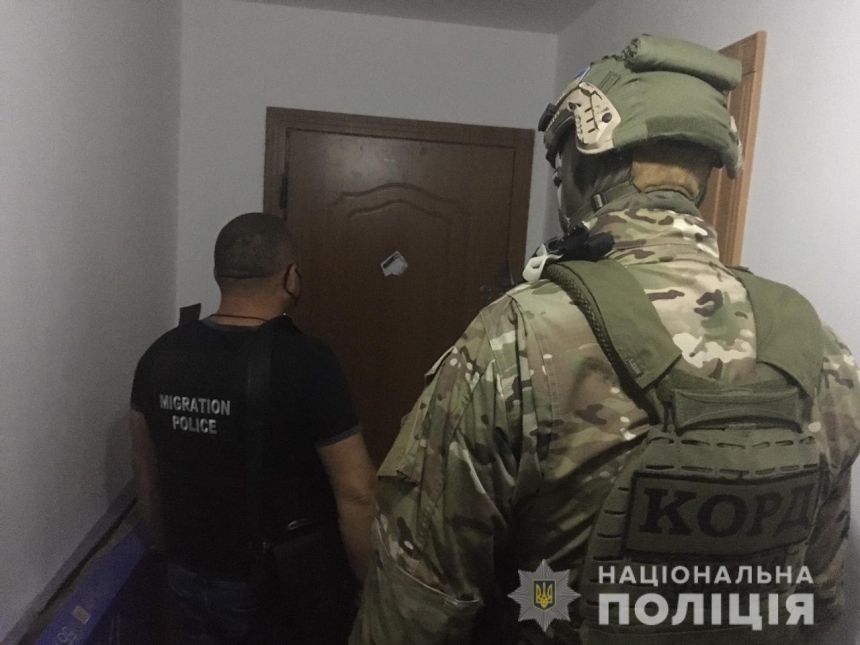 Полиция раскрыла мошенников, обманувших почти 200 украинцев на 1,5 млн гривен под видом трудоустройства за границей (видео)
