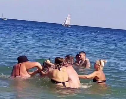 В Одессе на пляже подрались женщины (видео)