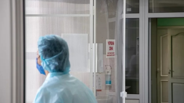 В Киеве женщина умерла после вакцины от коронавируса