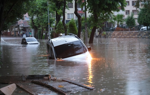 В Турции начались наводнения: есть жертвы