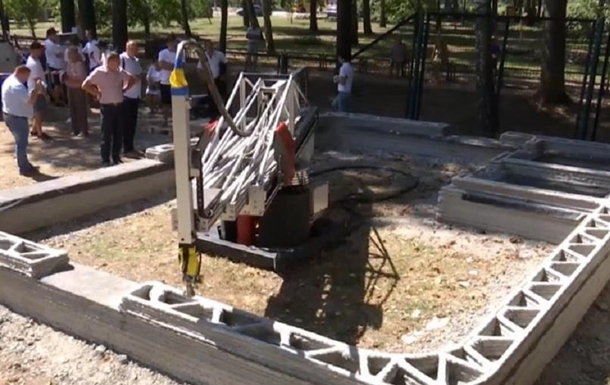 В Сумской области печатают дом на 3D-принтере (видео)