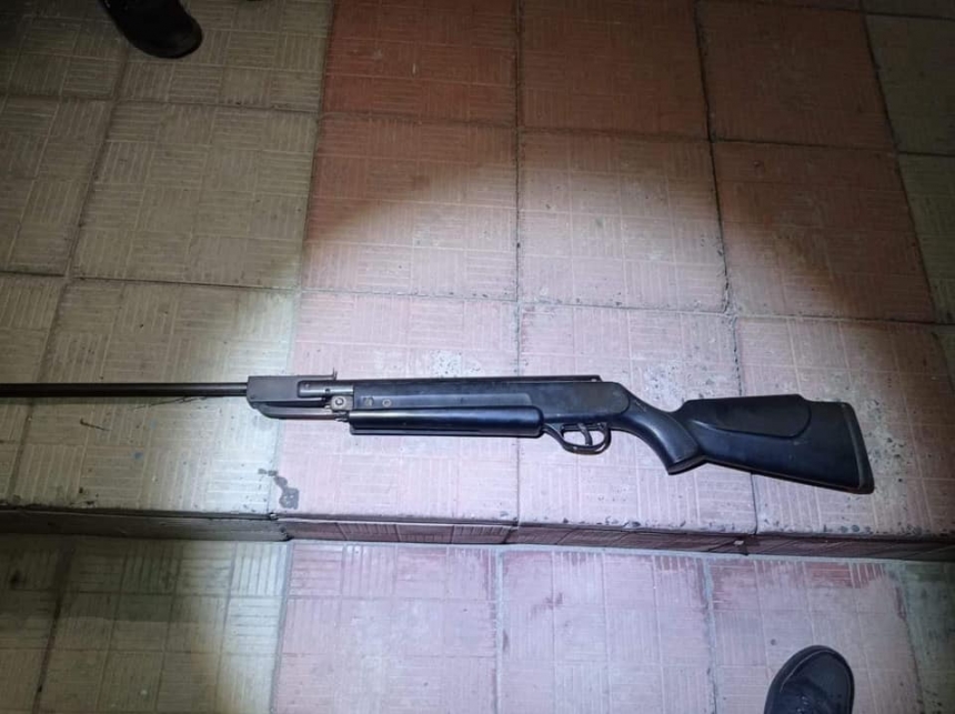 В Луганской области парень открыл огонь из винтовки по подросткам