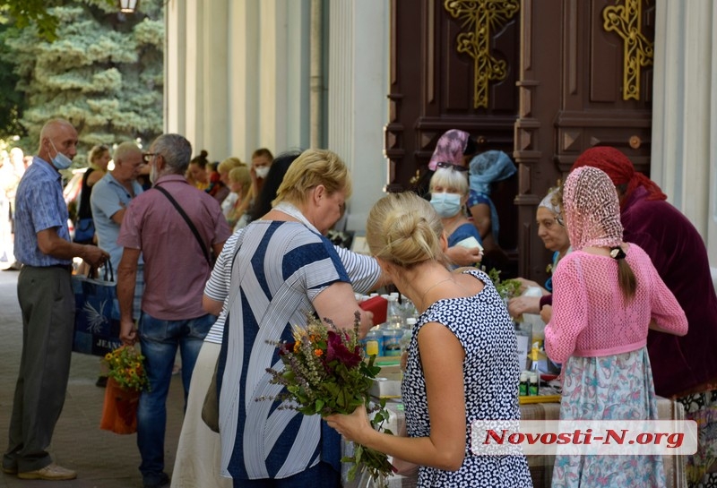 В Николаеве отмечают Медовый Спас (фото)