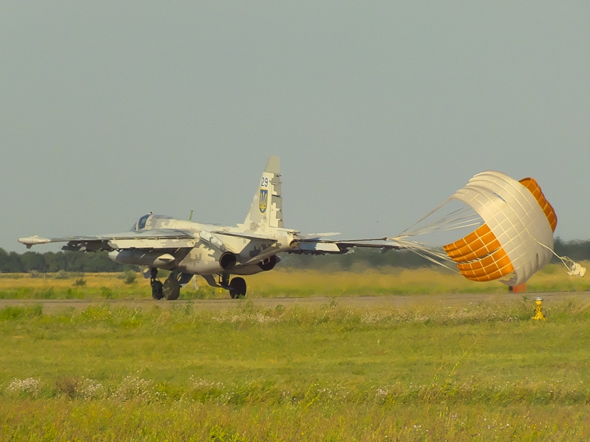 Николаевские летчики провели полеты боевой подготовки (фото)