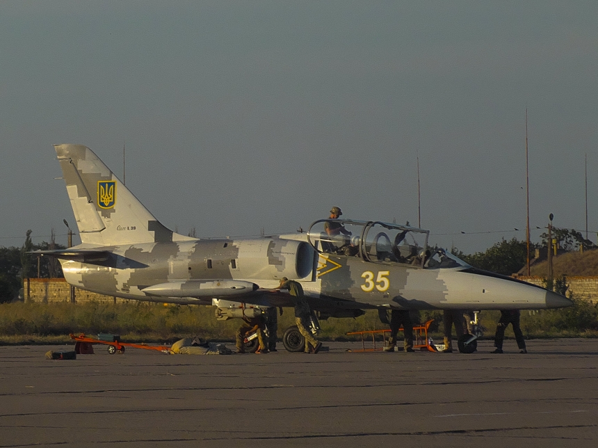 Николаевские летчики провели полеты боевой подготовки (фото)