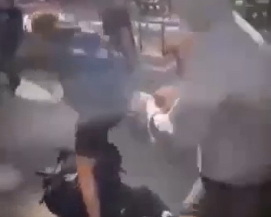 Появилось еще одно видео нападения радикалов на журналиста - били ногами по голове