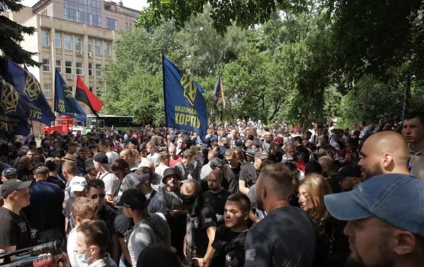 Нацкорпус анонсировал продолжение протестных акций возле ОП