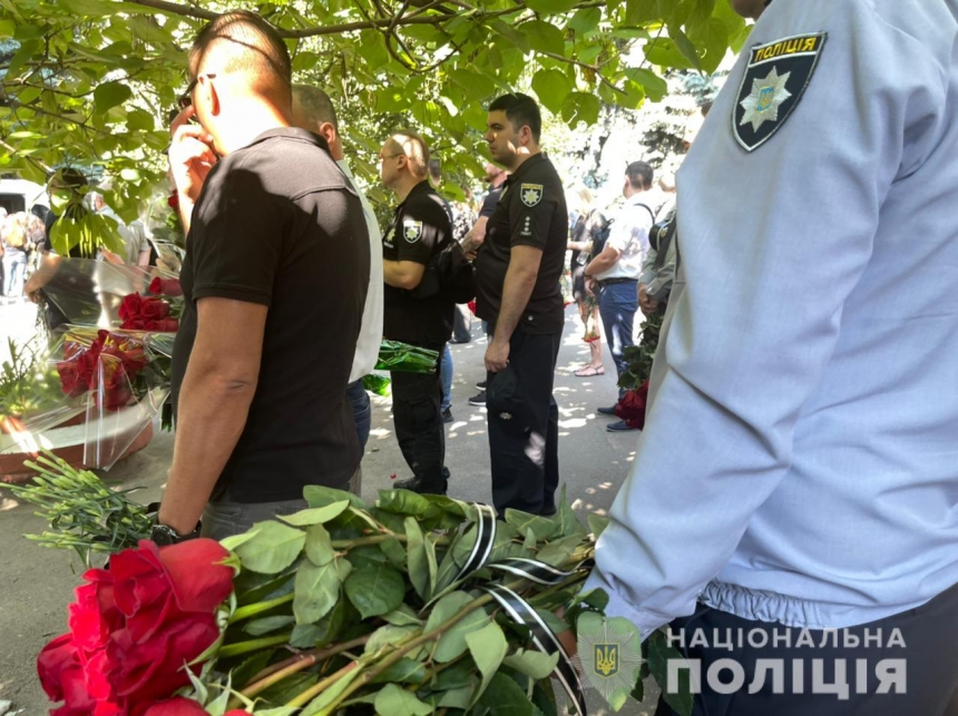 В Одессе простились с тремя полицейскими, погибшими в ДТП (фото)