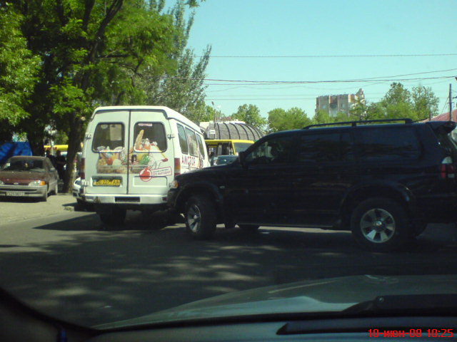 Джип не разминулся с маршруткой 