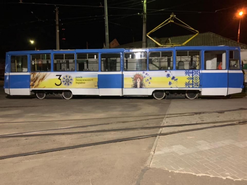 Николаевские трамваи украсили ко Дню Независимости (фото)