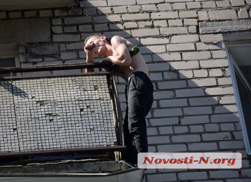 Самые яркие фото спасения молодого человека в Николаеве, пытавшегося покончить с собой