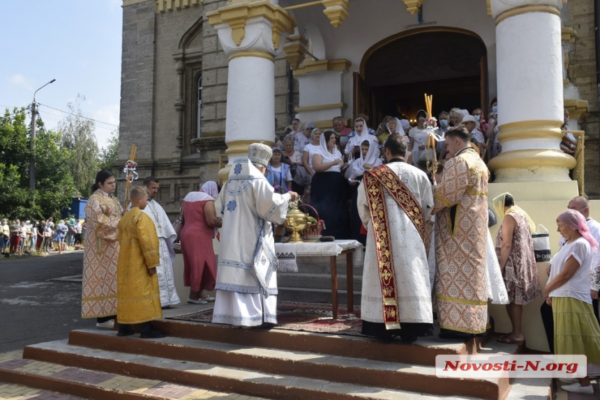 Как в Николаеве отмечают Яблочный спас (фоторепортаж)   