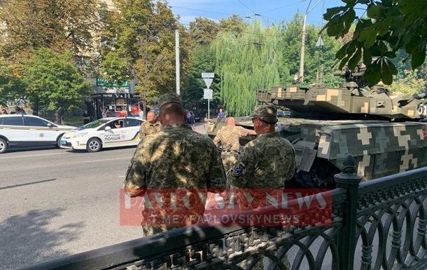 В Киеве во время репетиции парада сломался танк (видео)